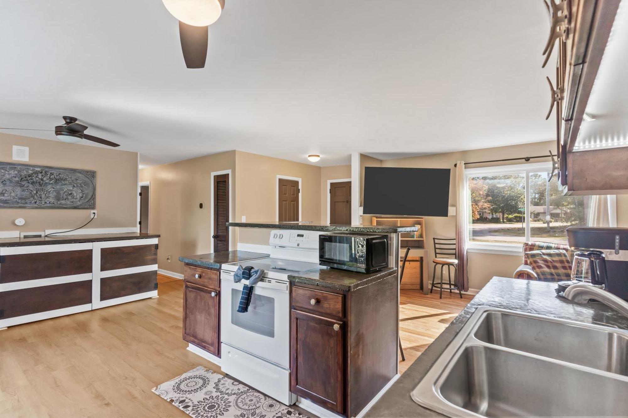 Chill Retreat, Hot Tub, Large Private Yard Villa Wilmington Luaran gambar
