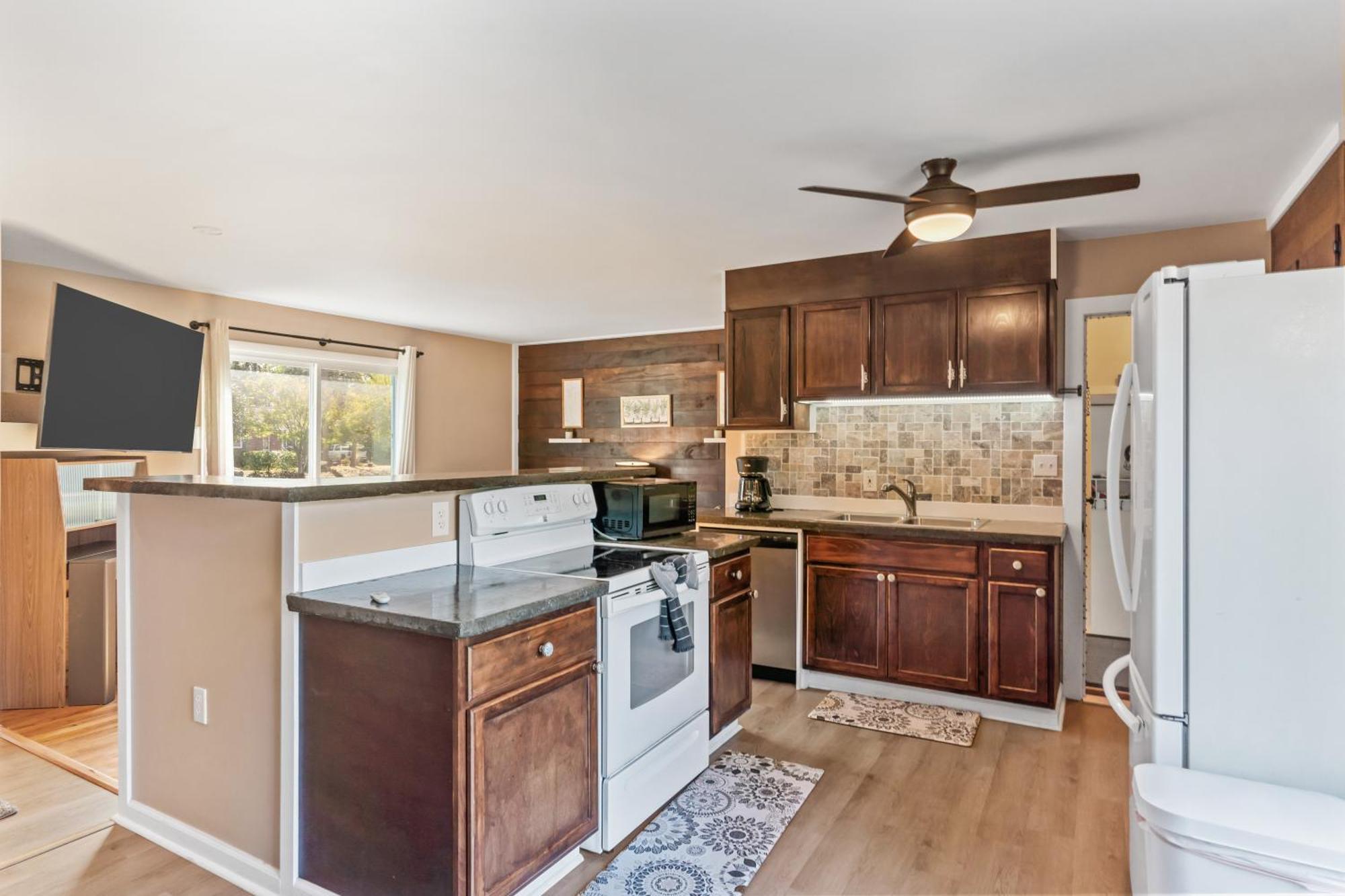 Chill Retreat, Hot Tub, Large Private Yard Villa Wilmington Luaran gambar