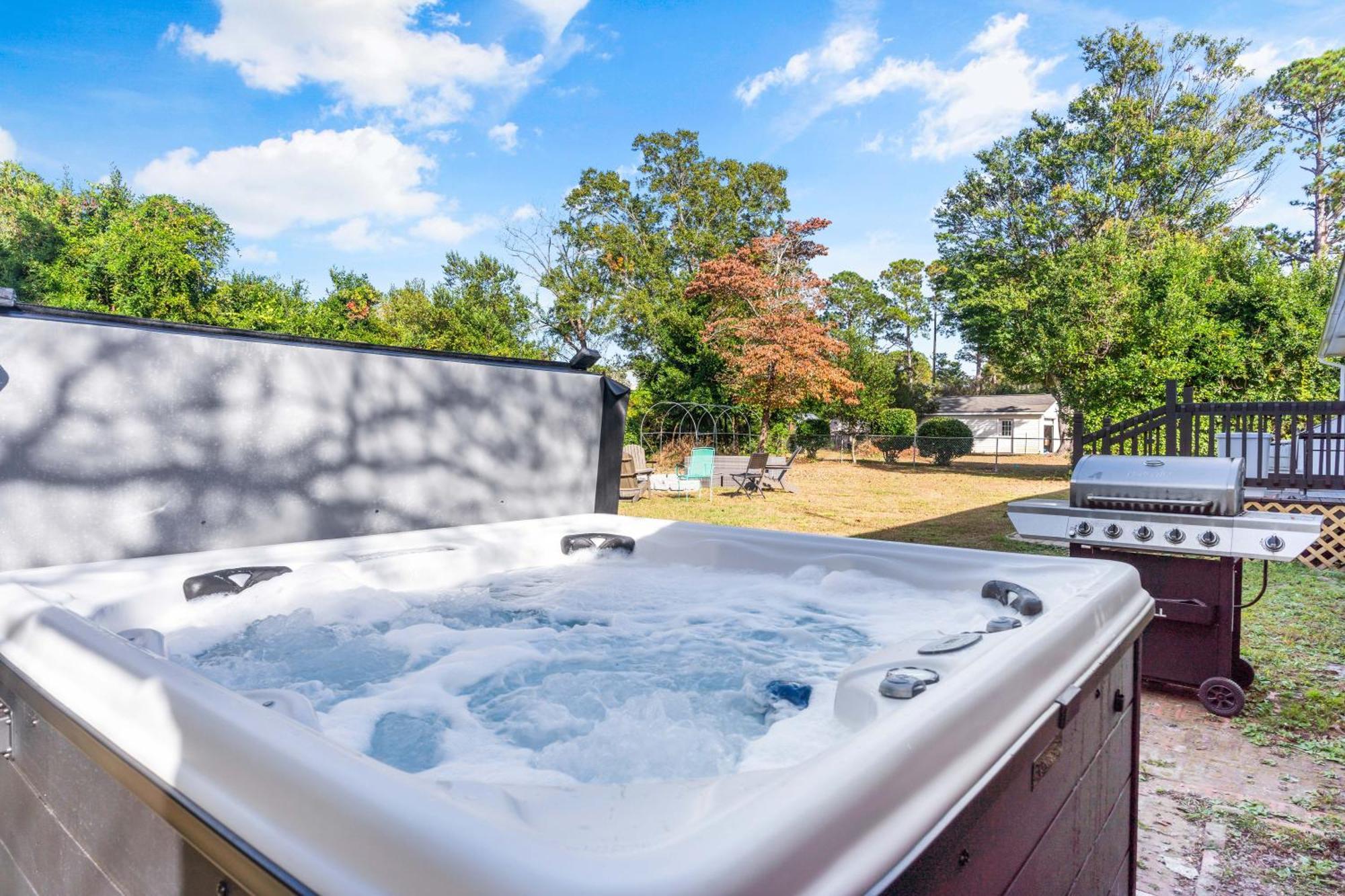 Chill Retreat, Hot Tub, Large Private Yard Villa Wilmington Luaran gambar