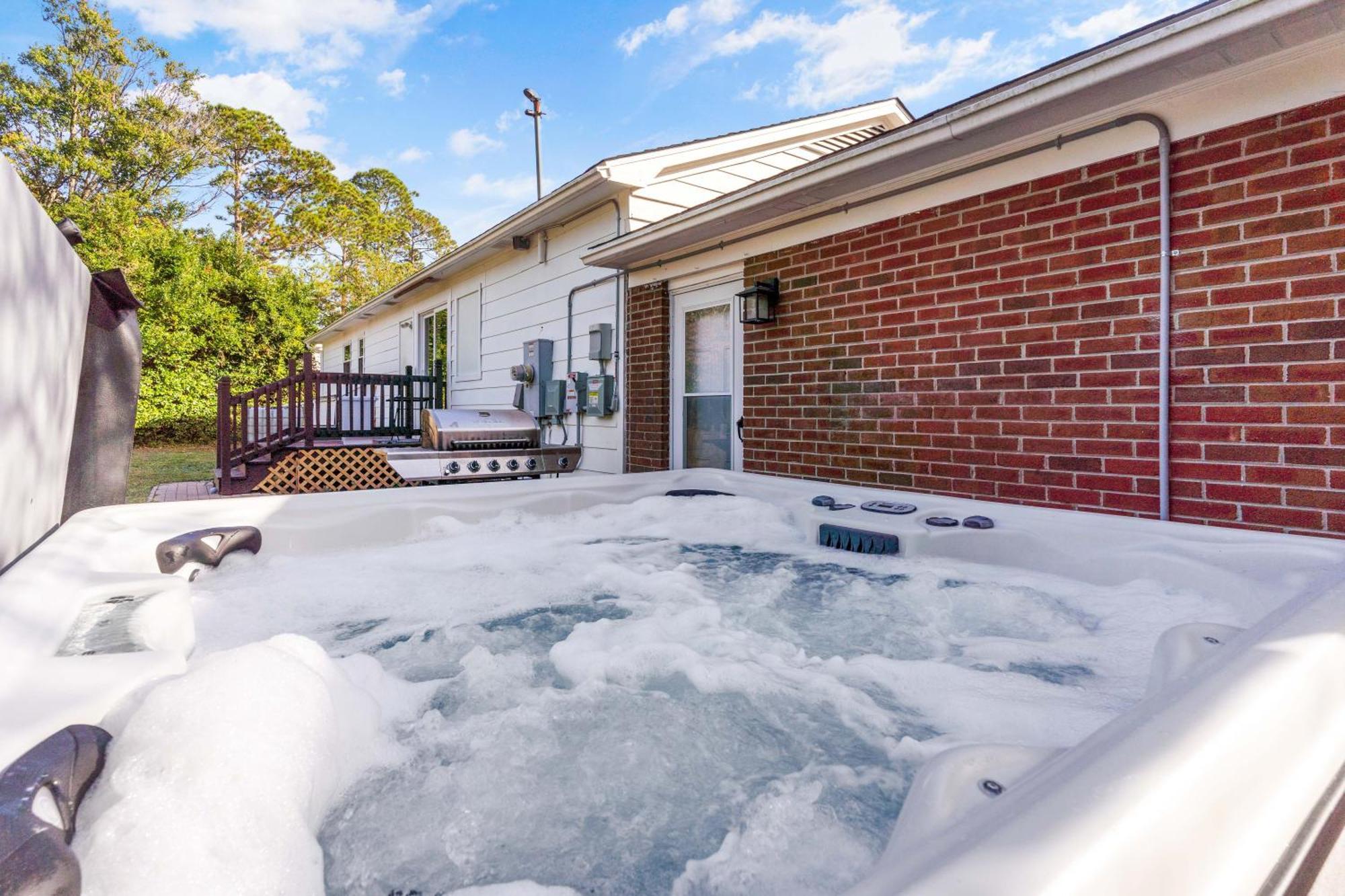 Chill Retreat, Hot Tub, Large Private Yard Villa Wilmington Luaran gambar